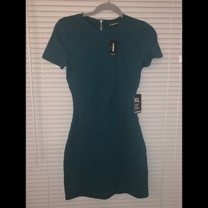 Curve hugging dress 💚